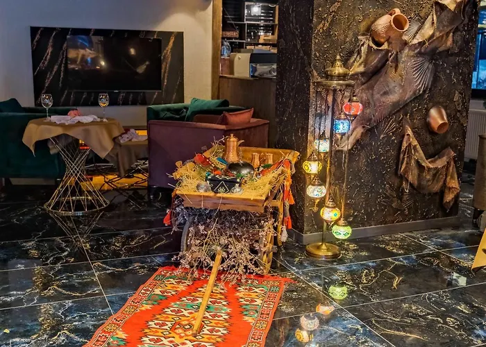 Moonday Hotel