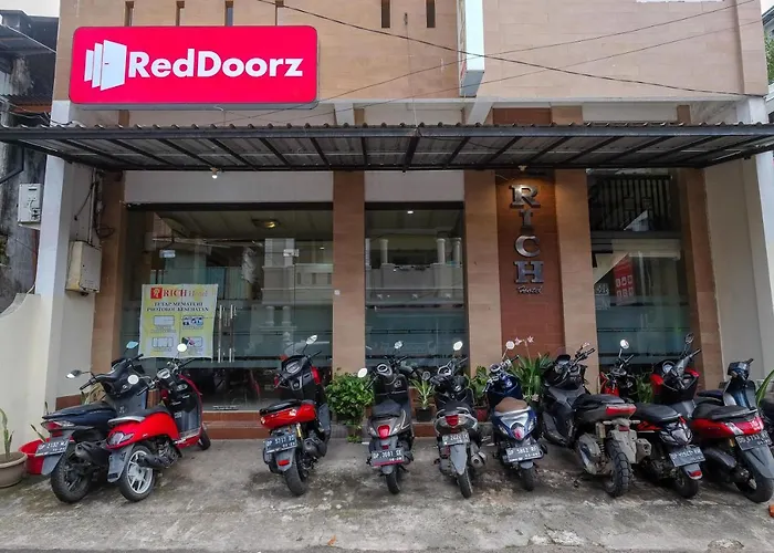 RedDoorz at Hotel Rich Parepare near Pantai Mattirotasi