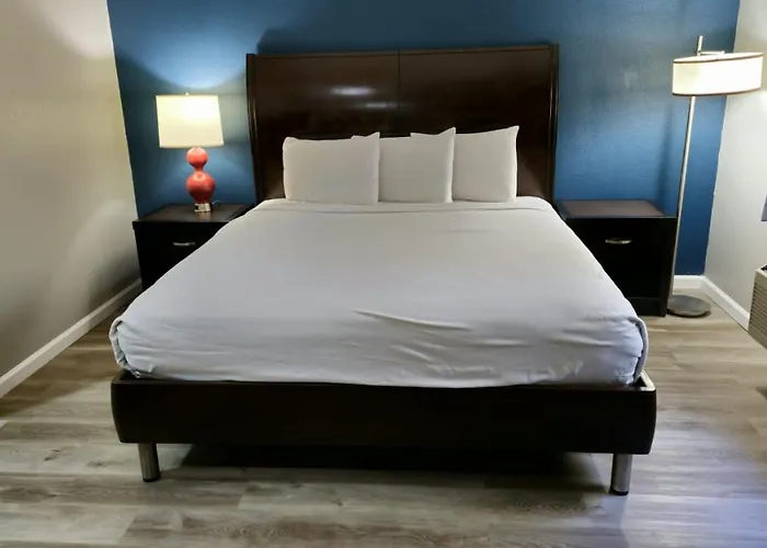 Budget Inn, Hwy 41