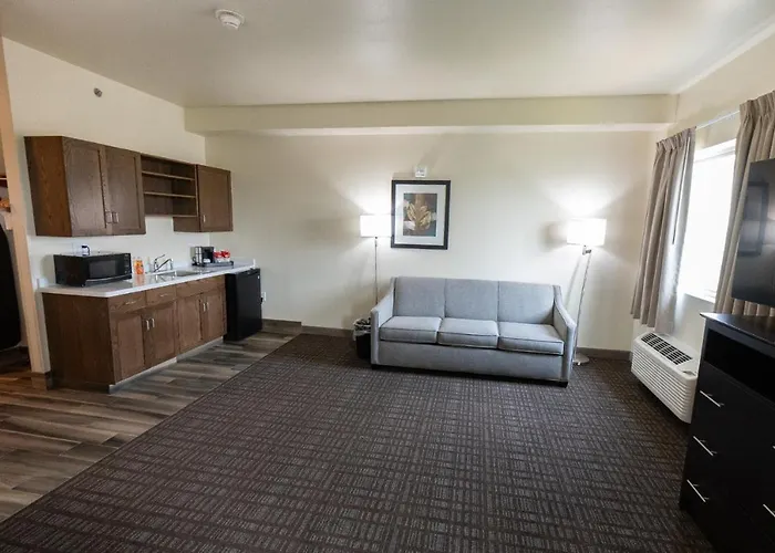 Cobblestone Hotel & Suites-Sheldon