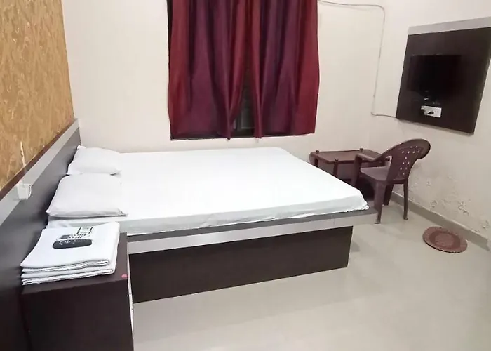 Oyo Flagship Shri Anasuya Datt Lodge