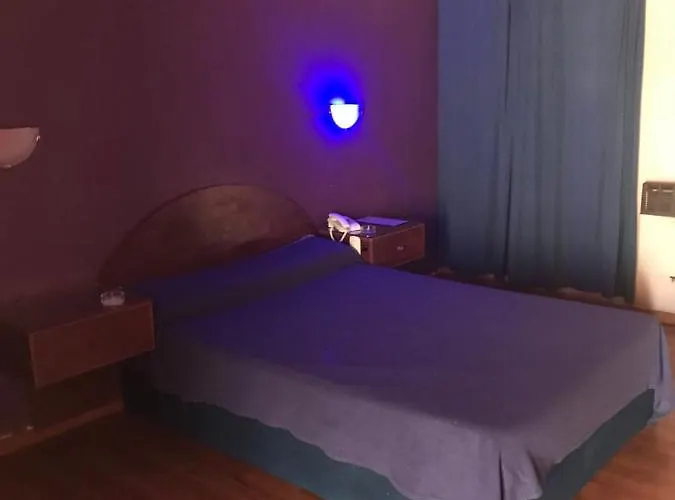 Hotel-Alojamiento Candilejas