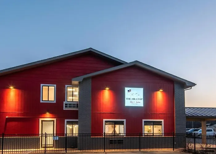Hilltop Inn & Suites