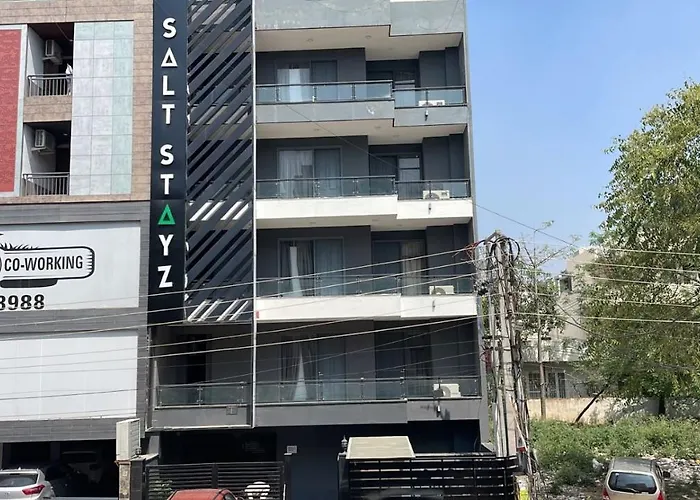 Saltstayz Express - Golf Course Road & Dlf Phase-1