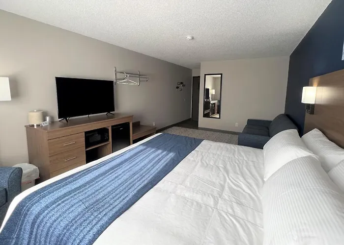 Hilltop Inn & Suites