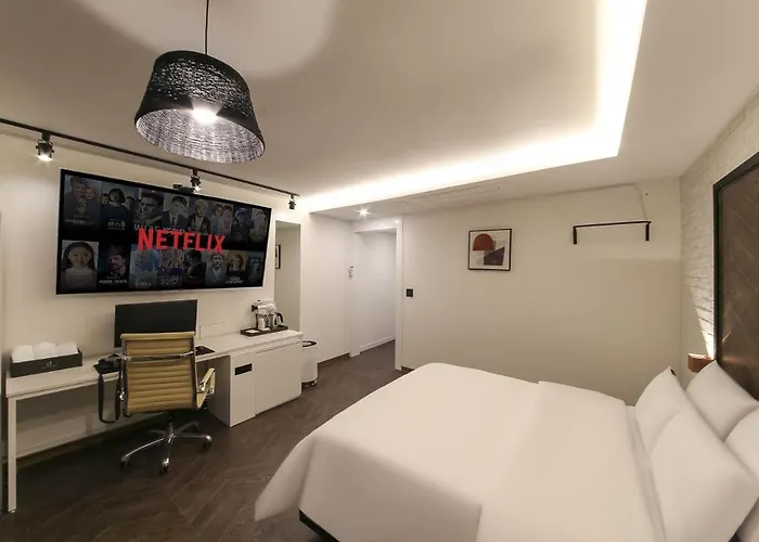 Aden Hotel