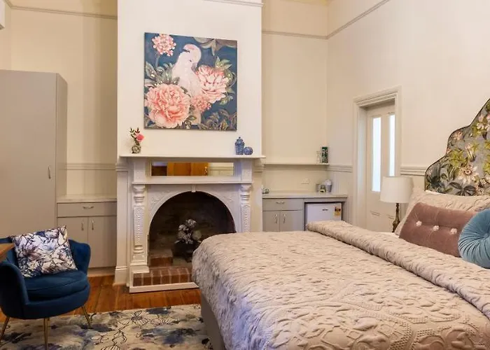 Summerlands - Country Luxe