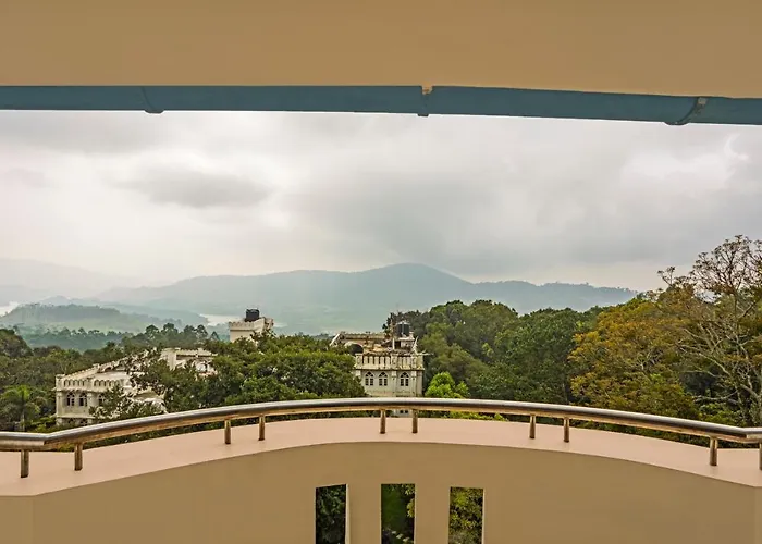 Itsy Hotels Classiyo Munnar Crown Resorts With Balcony
