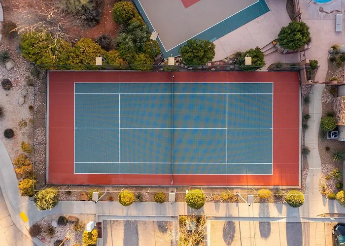 D5-Coral Springs Poolside-Ground Floor 3-Bedroom Hillside View