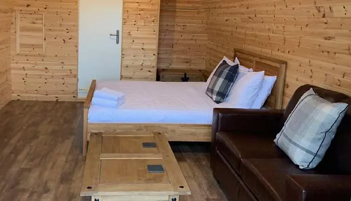 Superior Glamping Pod With Hot Tub
