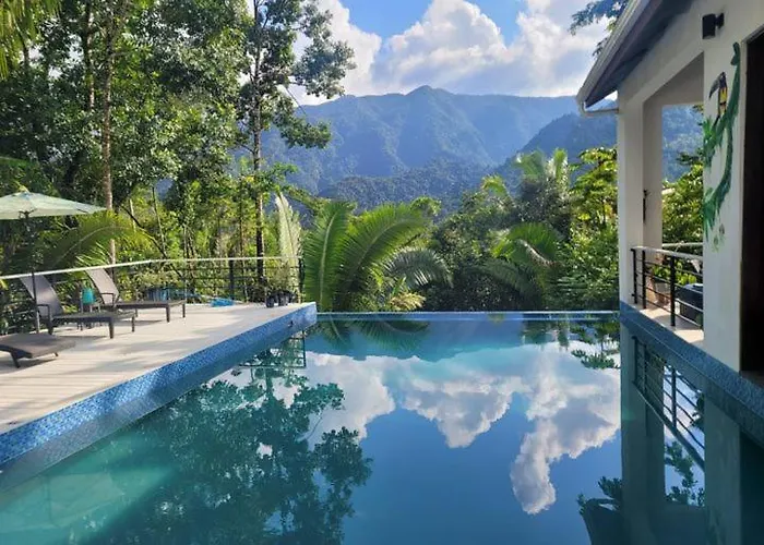 Aracari Lodge & Jungalows