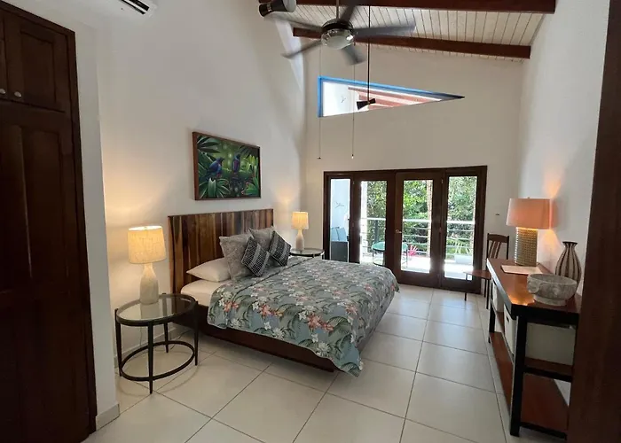 Aracari Lodge & Jungalows