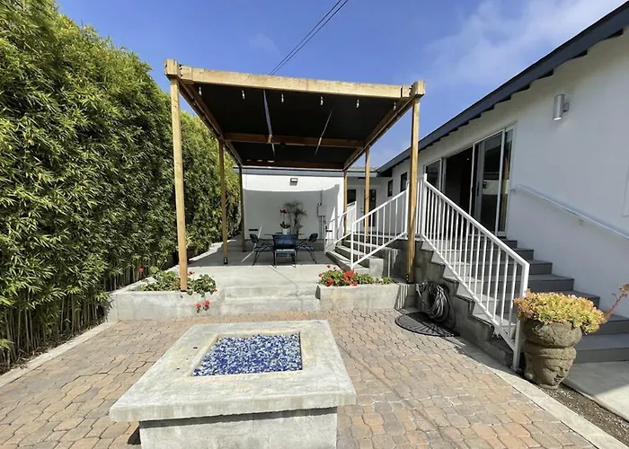 Spacious Resort Getaway @ Echo Park Ranch - Luxury Indoor/ Outdoor Home Steps From Sunset Blvd, Echo Park Lake, Dodgers Stadium
