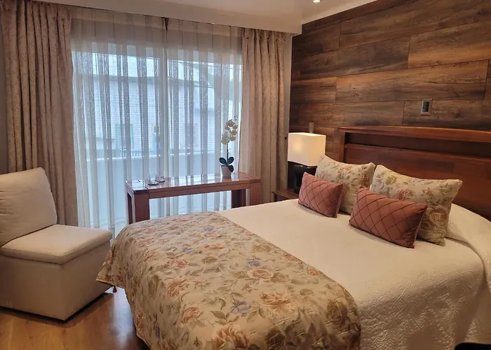 Hotel Puerta Del Lago