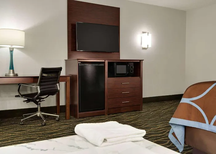 Super 8 By Wyndham Pearl/Jackson Airport