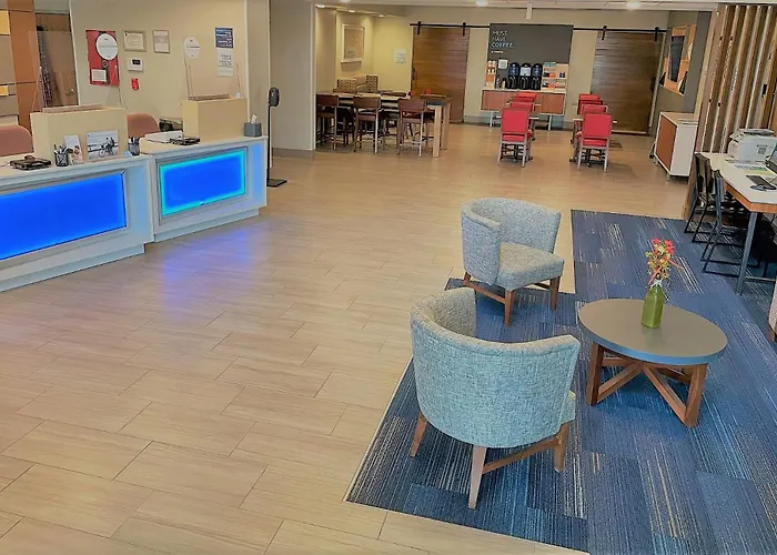 Holiday Inn Express & Suites Lincoln South By Ihg