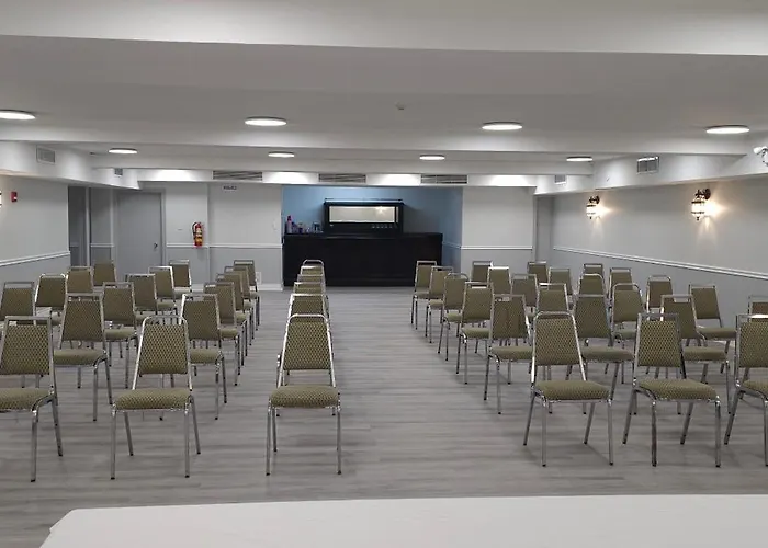 Super 8 By Wyndham Kirkland Lake