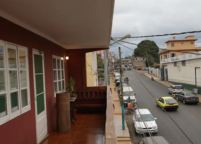 Residencial Avenida Geovanni - Central Sao Tome - Private Bathroom & Solar Backup