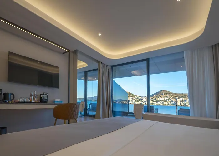 Yacht Premium Hotel