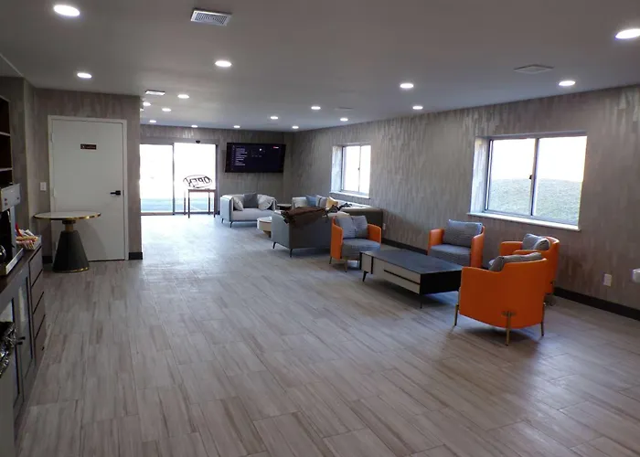 Luxor Inn & Suites, A Travelodge By Wyndham