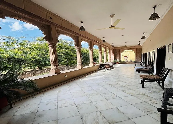 Hotel Karan Villas