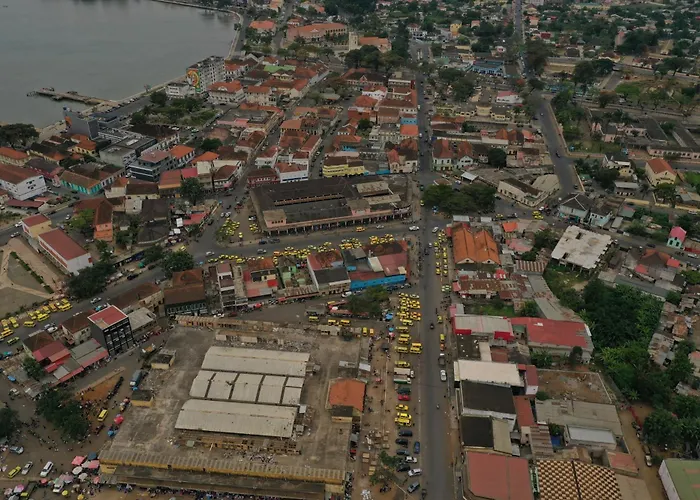 Residencial Avenida Geovanni - Central Sao Tome - Private Bathroom&Solar Backup