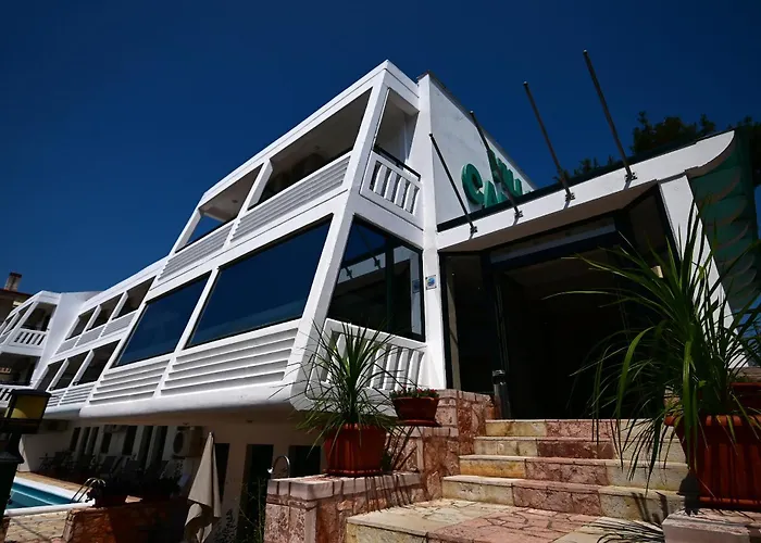 Villa Cariatis