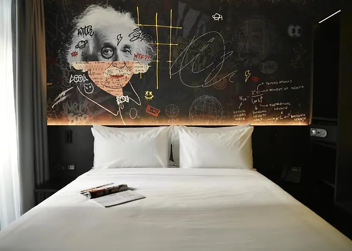 So City Hotel Adults Only