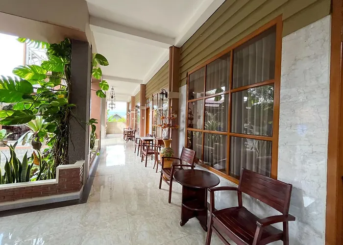 Urbanview Syariah Hotel Kanigara Batu