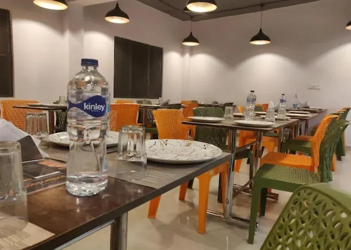 Tira Cafe & Hotel