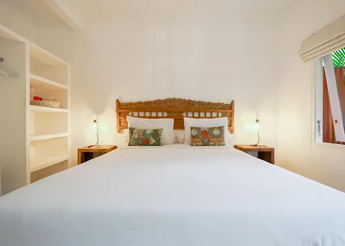 The Room Padang-Padang