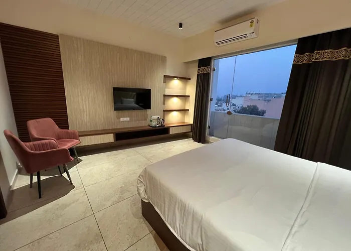 Hotel Ananta