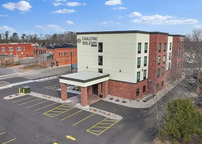 Cobblestone Hotel & Suites - Mosinee