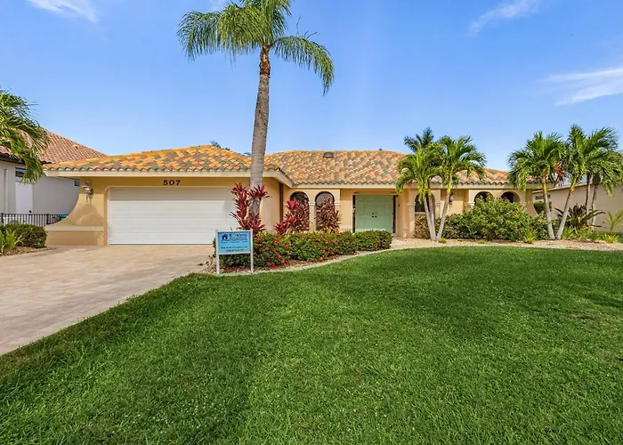 Modern, Luxurious, Waterfront Home With Heated Pool - Villa Dock Holiday - Roelens Vacations