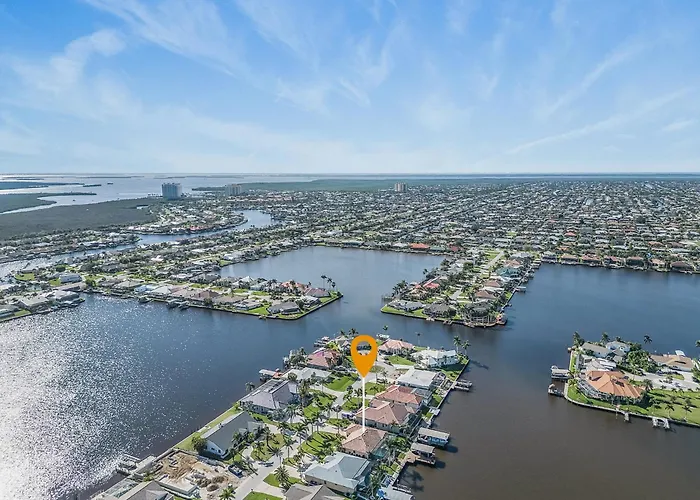 Modern, Luxurious, Waterfront Home With Heated Pool - Villa Dock Holiday - Roelens Vacations