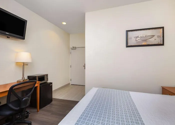 La Quinta By Wyndham Tulare