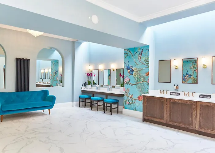 Phyllis Court Members Club