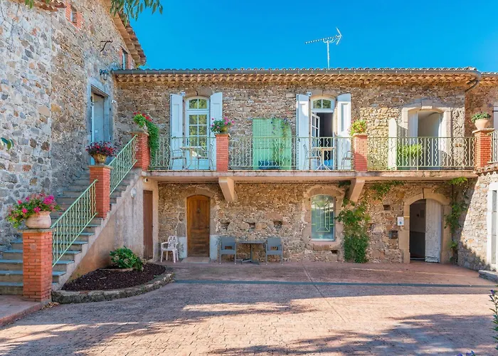 Logis Hotel Restaurant Le Pradinas
