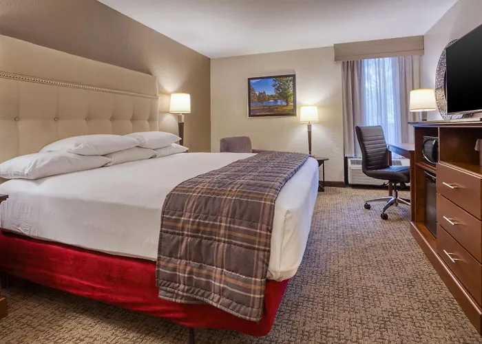 Drury Inn & Suites St. Louis - Fairview Heights