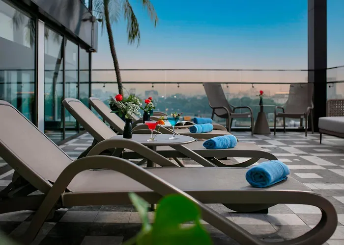 May De Ville Lakeside Hotel