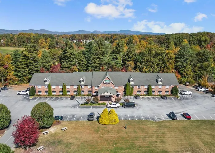 Mountain Inn & Suites Flat Rock