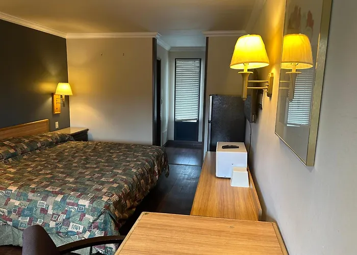 Palm Inn Hotel Near Tyler Mall Riverside
