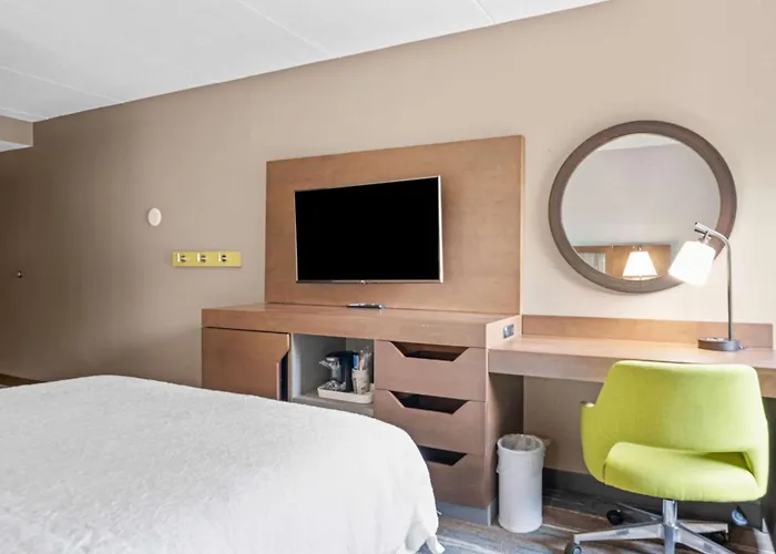 Hampton Inn Cleveland-Westlake
