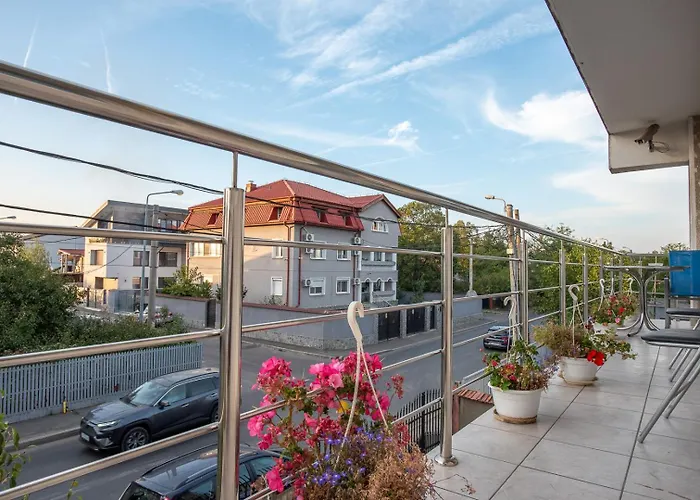 5 Bedrooms Luxury Apartment Villa