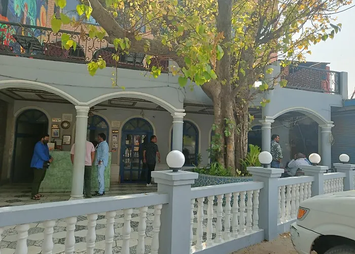 Maya Hotel & Restaurant