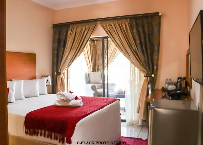 Meet Mekaar Resorts - Nquthu Hotel