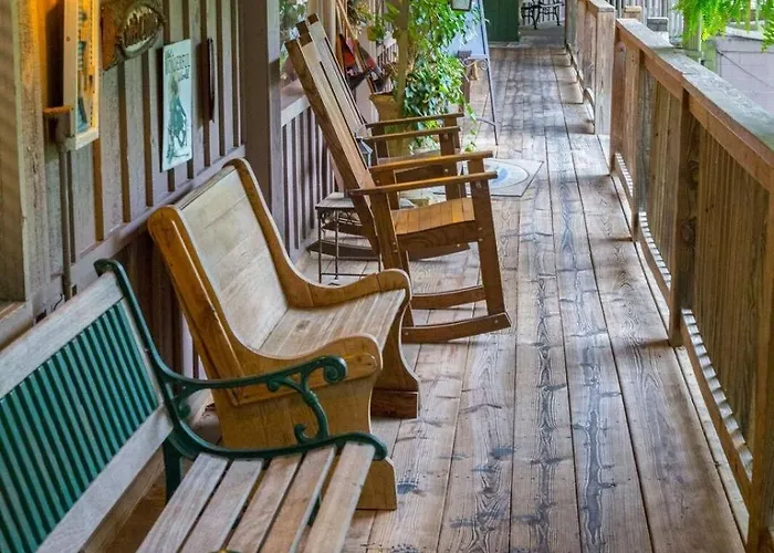 Mountain Harbor King Guest Room On Lake Ouachita