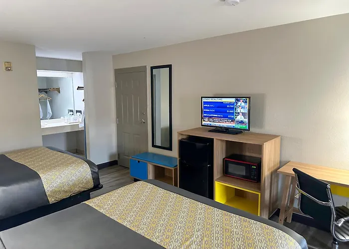 Days Inn & Suites By Wyndham Opelousas