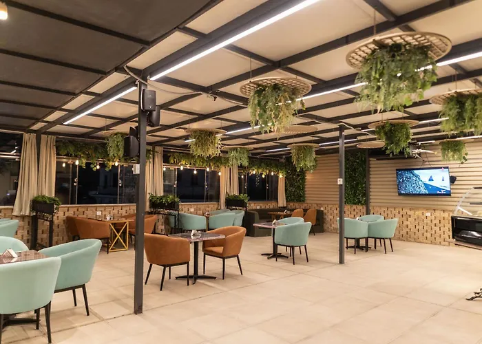 Savoy Hotel Elminya