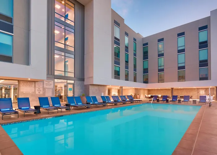 Hampton Inn & Suites Anaheim Resort Convention Center